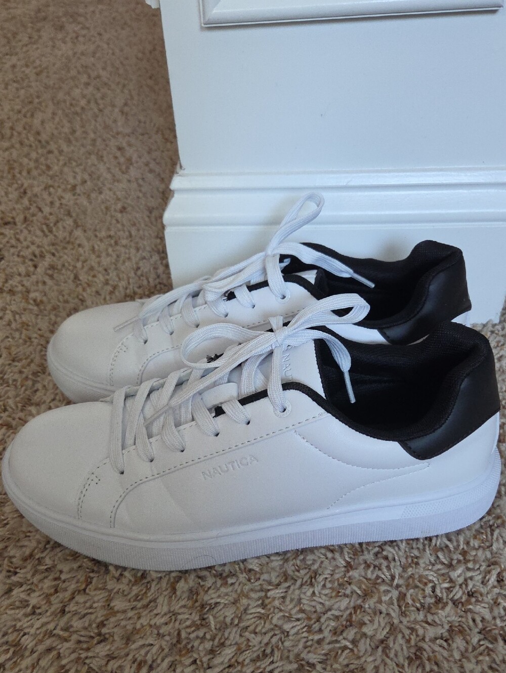 Nautica Men’s White Sneakers with Black Collar - Like New
